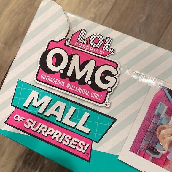 LOL OMG MALL NWOT - Picture 2 of 14